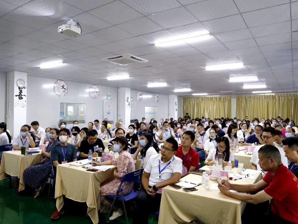 隆實(shí)想要不斷地進(jìn)步，就得活到老學(xué)到老